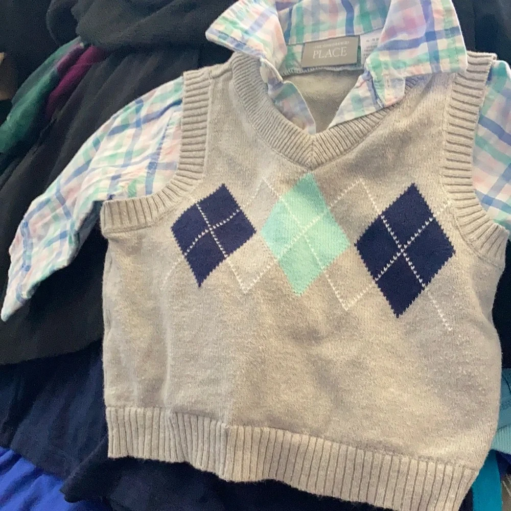 FINAL MARKDOWN The children’s place vest with attached shirt 6-9 months